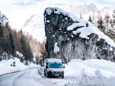 Voyager en hiver en van aménagé