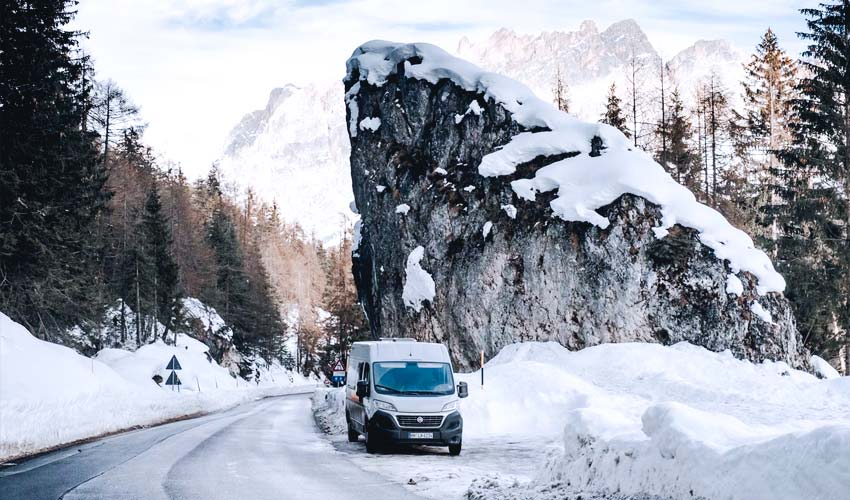 Voyager en hiver en van aménagé