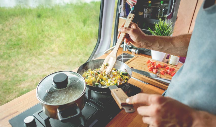 Cuisiner en van aménagé